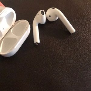 AirPods